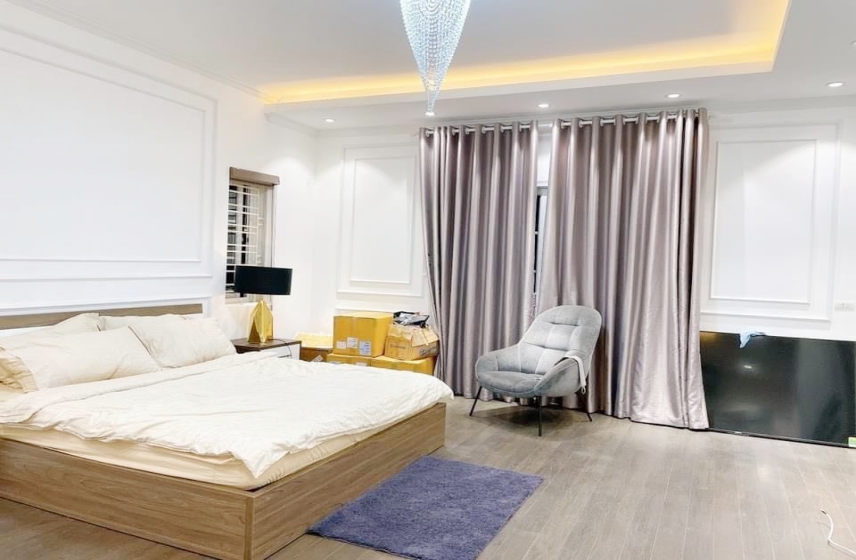 Bán biệt thự Vinhomes Riverside Hoa Phượng, gần sân Golf và BIS 5