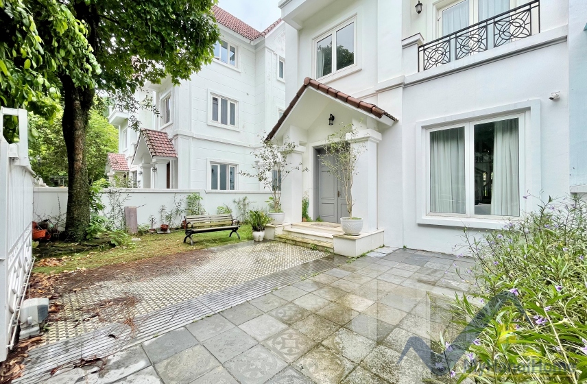 Biệt thự Bằng Lăng Vinhomes Riverside cho thuê full nội thất 1