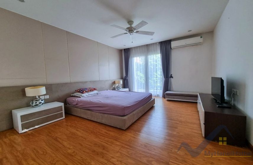 Biệt thự cho thuê Hoa Sữa Vinhomes Riverside gần bể bơi 12