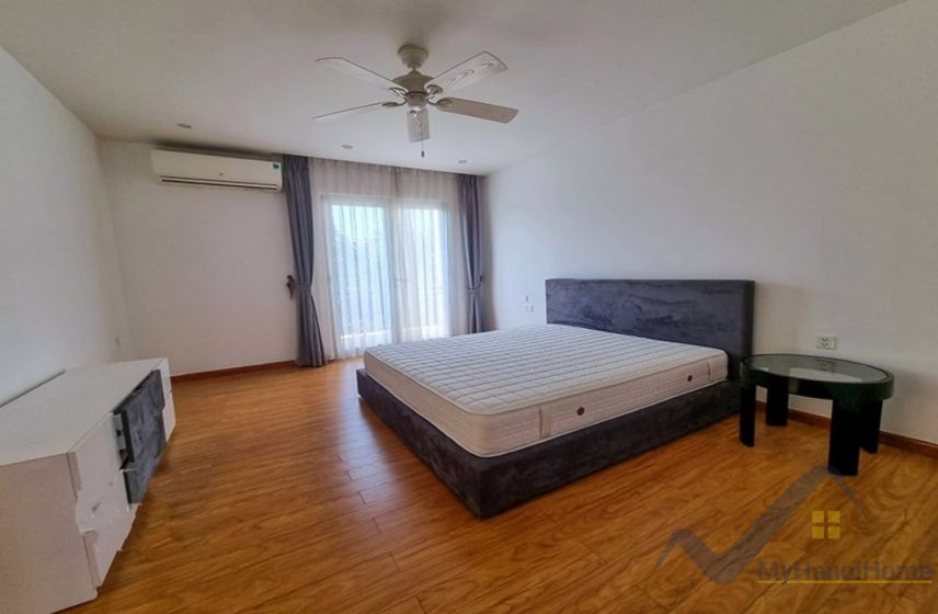 Biệt thự cho thuê Hoa Sữa Vinhomes Riverside gần bể bơi 15