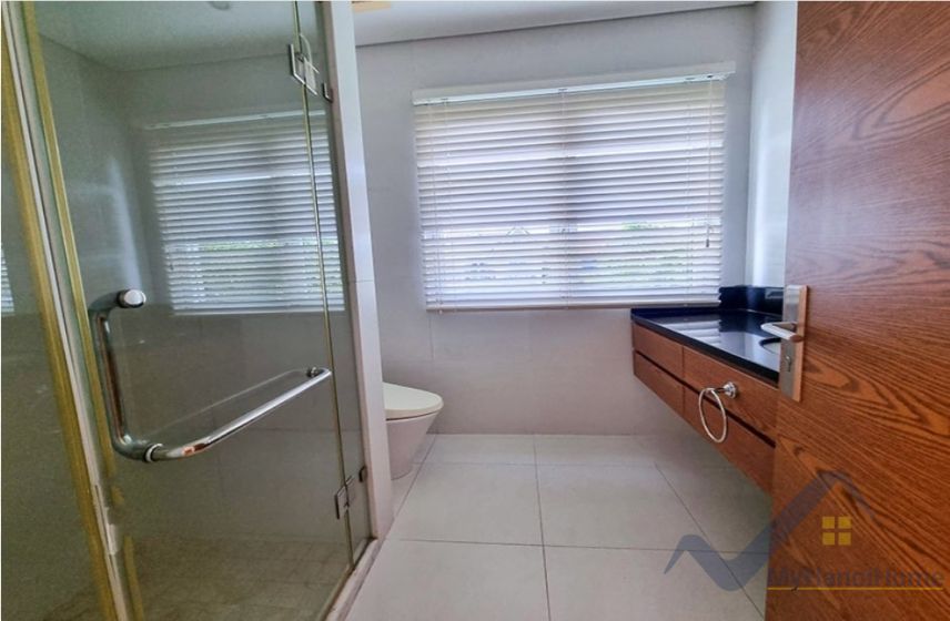 Biệt thự cho thuê Hoa Sữa Vinhomes Riverside gần bể bơi 17