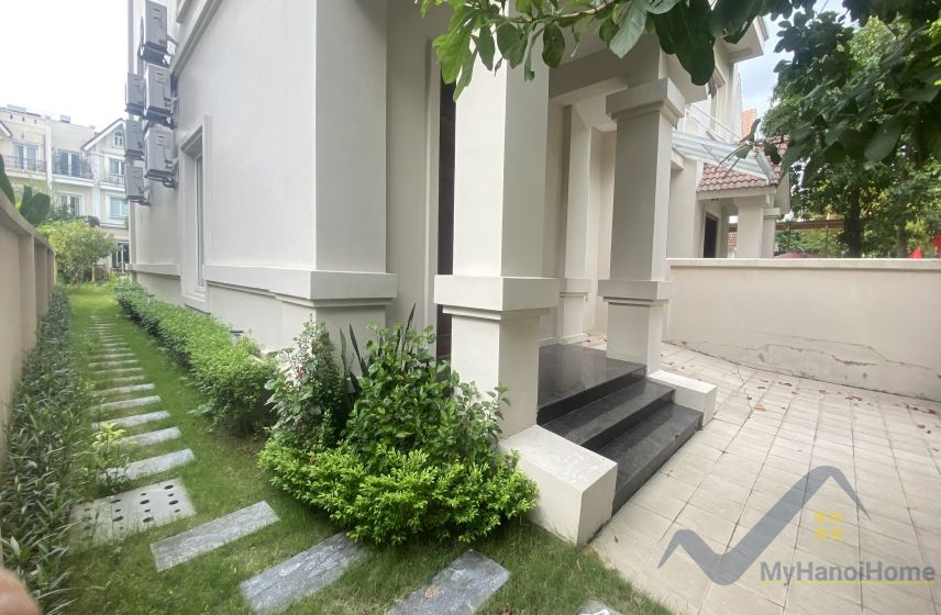 Biệt thự cho thuê Hoa Sữa Vinhomes Riverside gần bể bơi 3