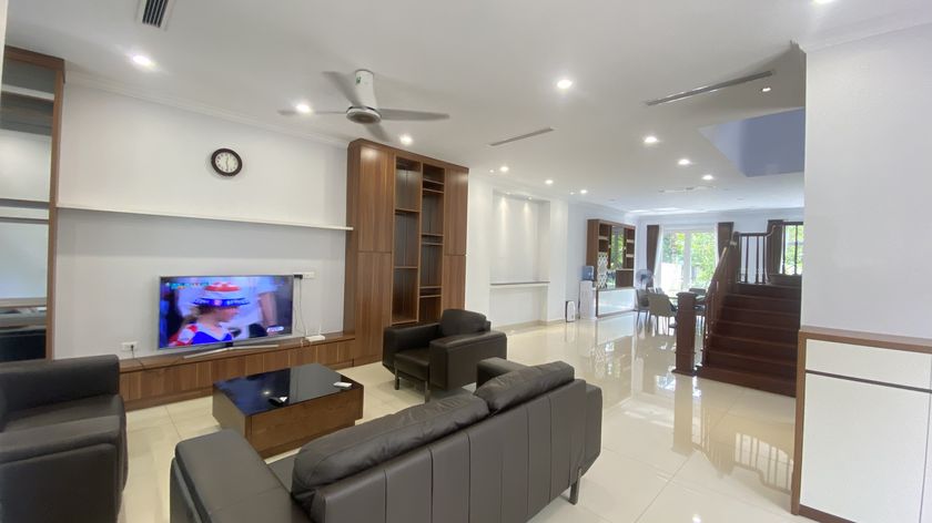 Biệt thự cho thuê song lập Vinhome Riverside, 4 phòng ngủ sân vườn 1