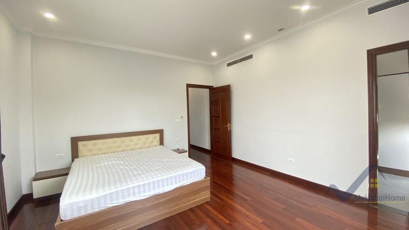 Biệt thự cho thuê song lập Vinhome Riverside, 4 phòng ngủ sân vườn 12