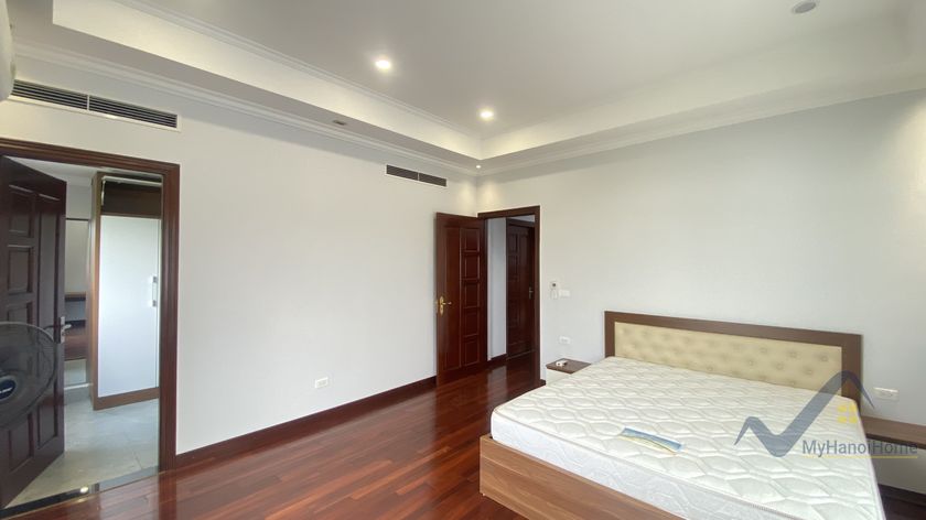 Biệt thự cho thuê song lập Vinhome Riverside, 4 phòng ngủ sân vườn 16