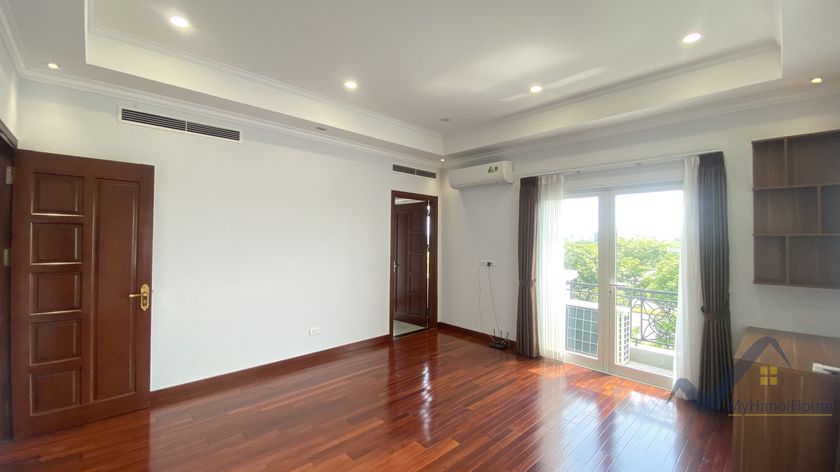 Biệt thự cho thuê song lập Vinhome Riverside, 4 phòng ngủ sân vườn 20