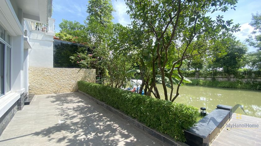Biệt thự cho thuê song lập Vinhome Riverside, 4 phòng ngủ sân vườn 25