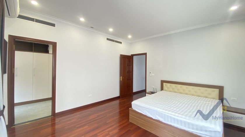Biệt thự cho thuê song lập Vinhome Riverside, 4 phòng ngủ sân vườn 8