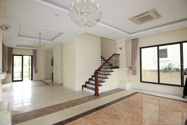 Biệt thự cho thuê Vinhome Riverside không đồ gần BIS 2