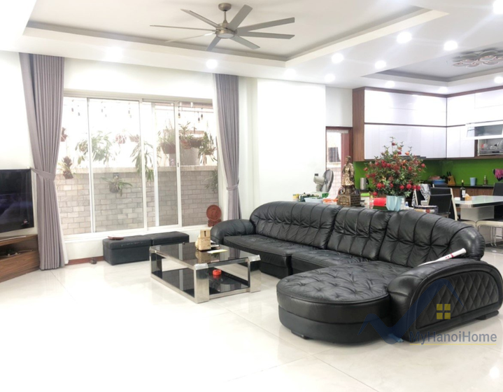 Biệt thự cho thuê Vinhomes Riverside có thang máy full đồ 1
