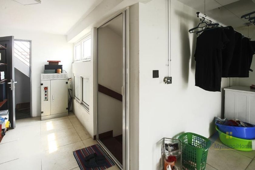 Biệt thự cho thuê Vinhomes Riverside có thang máy full đồ 14