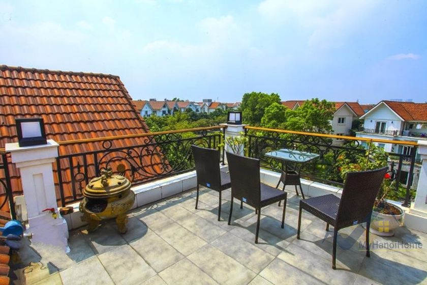 Biệt thự cho thuê Vinhomes Riverside có thang máy full đồ 16
