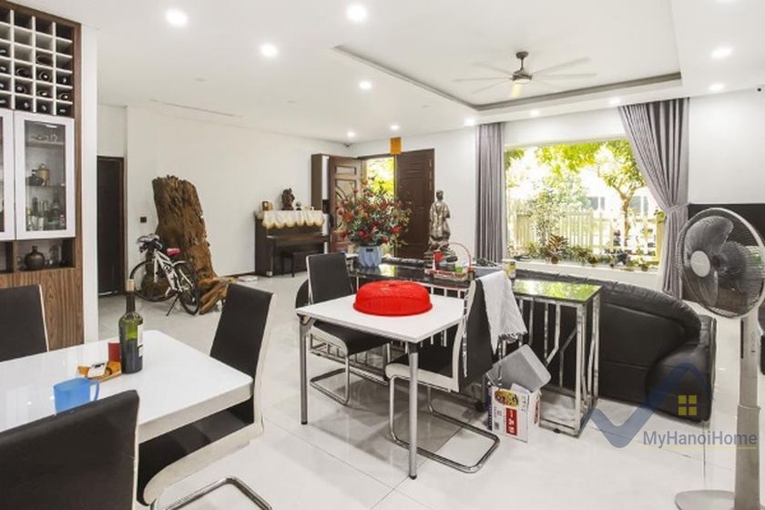 Biệt thự cho thuê Vinhomes Riverside có thang máy full đồ 3