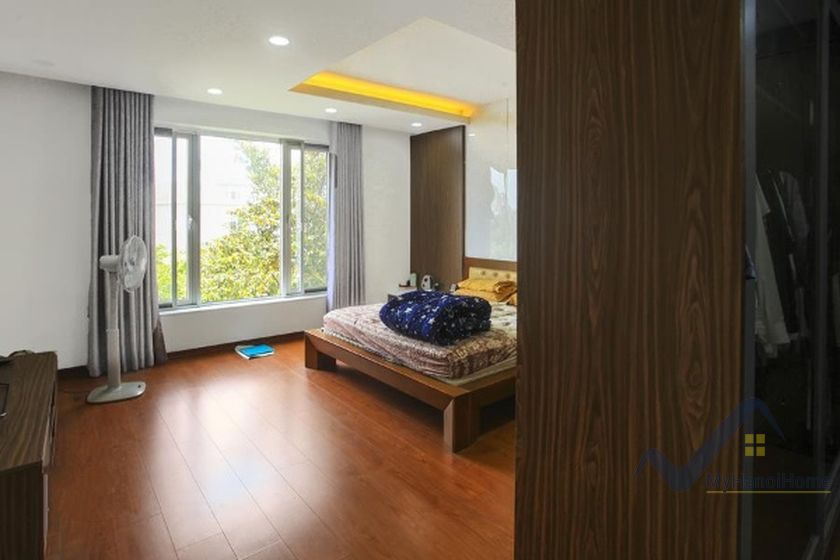 Biệt thự cho thuê Vinhomes Riverside có thang máy full đồ 6