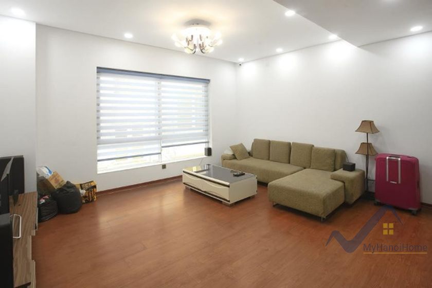 Biệt thự cho thuê Vinhomes Riverside có thang máy full đồ 9