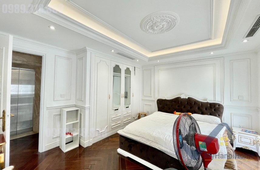 Biệt thự cho thuê Vinhomes Riverside đơn lập, có bể bơi, thang máy 19