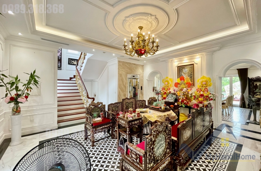 Biệt thự cho thuê Vinhomes Riverside đơn lập, có bể bơi, thang máy 3