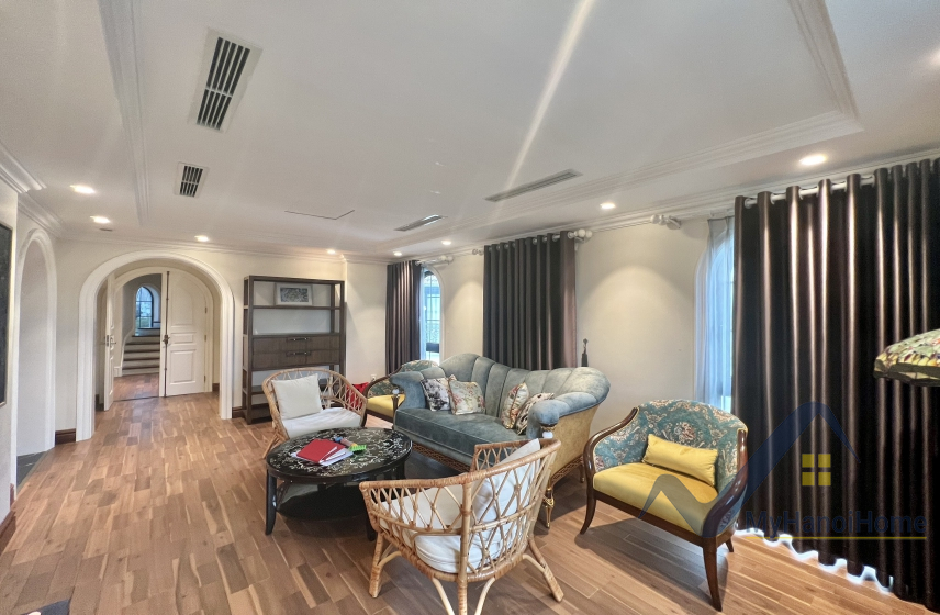 Biệt thự cho thuê Vinhomes Riverside đơn lập nội thất Indochine 24