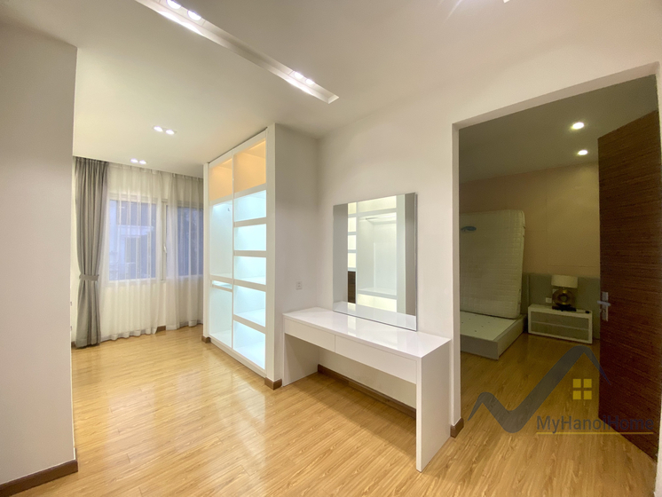 Biệt thự cho thuê Vinhomes Riverside khu Hoa Sữa, full nội thất 11