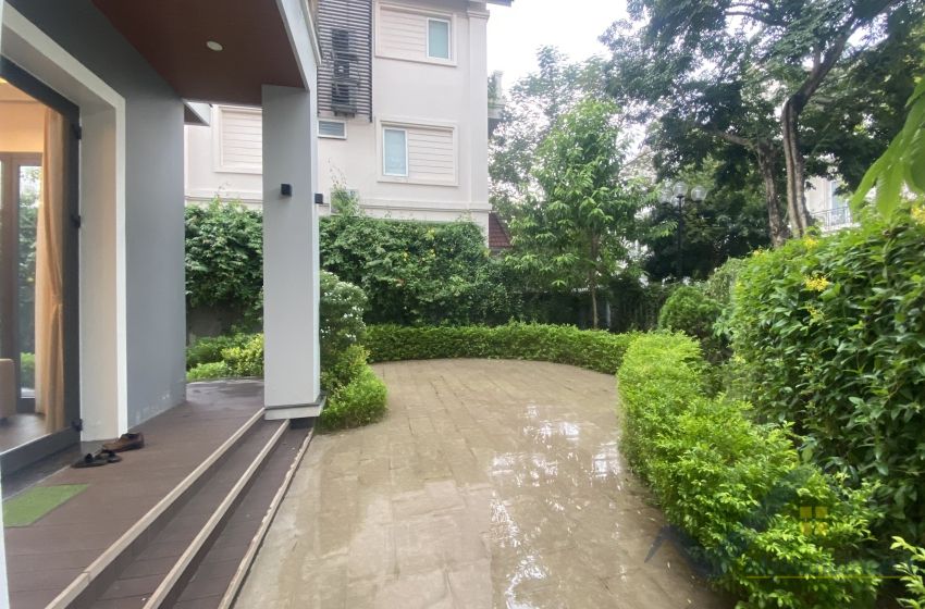 Biệt thự cho thuê Vinhomes Riverside khu yên tĩnh, full đồ 3 phòng ngủ 20