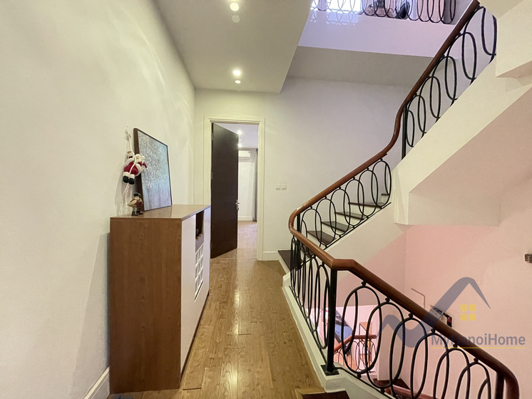 Biệt thự cho thuê Vinhomes Riverside song lập, có sông 11