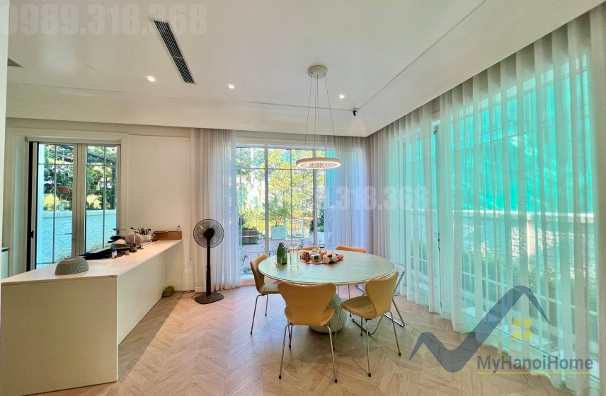 Biệt thự có thang máy cho thuê Vinhomes Riverside nội thất hiện đại 5