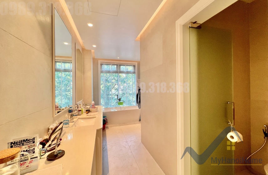 Biệt thự có thang máy cho thuê Vinhomes Riverside nội thất hiện đại 15