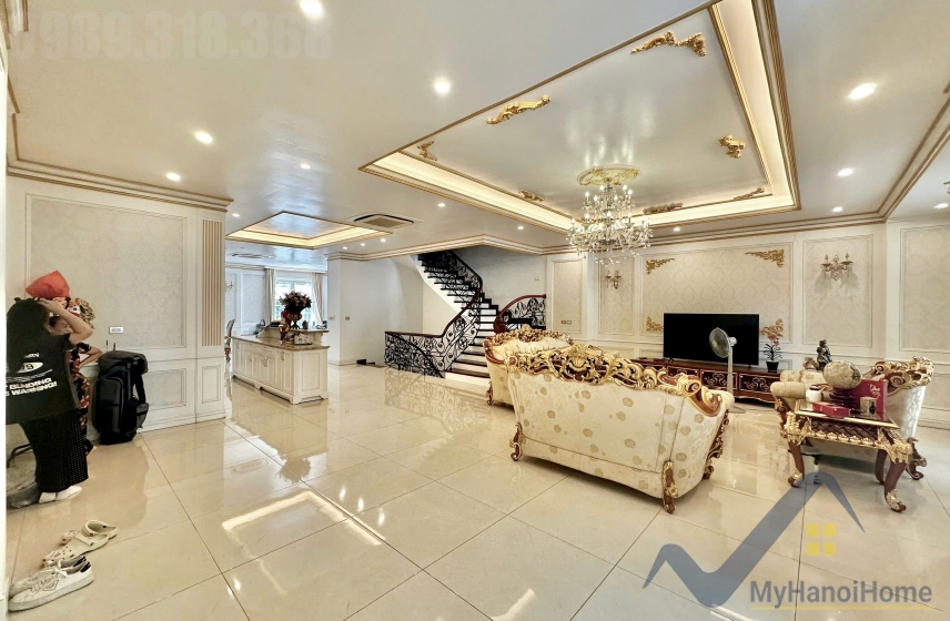 Biệt thự đơn lập căn góc Vinhomes Riverside cho thuê full nội thất 1
