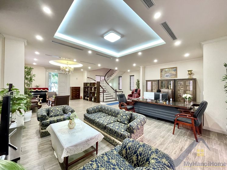 Biệt thự đơn lập cho thuê Vinhome Riverside đủ đồ, có sân vườn 1