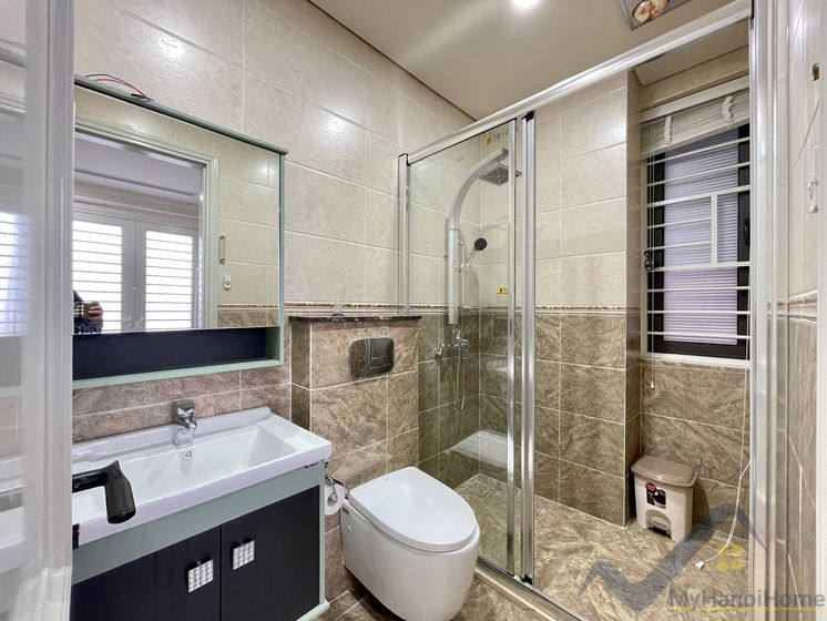 Biệt thự đơn lập cho thuê Vinhome Riverside đủ đồ, có sân vườn 10