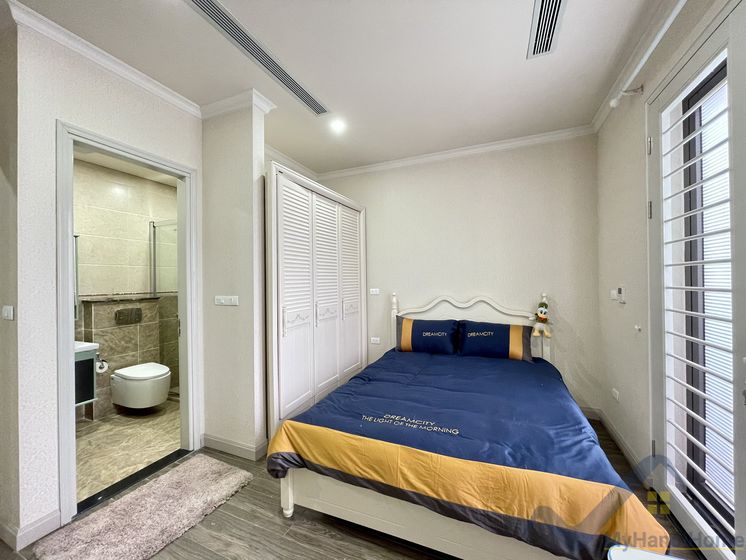 Biệt thự đơn lập cho thuê Vinhome Riverside đủ đồ, có sân vườn 14