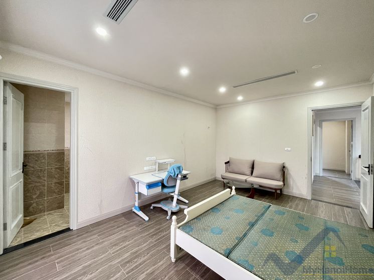 Biệt thự đơn lập cho thuê Vinhome Riverside đủ đồ, có sân vườn 17