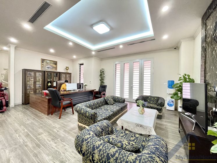 Biệt thự đơn lập cho thuê Vinhome Riverside đủ đồ, có sân vườn 2