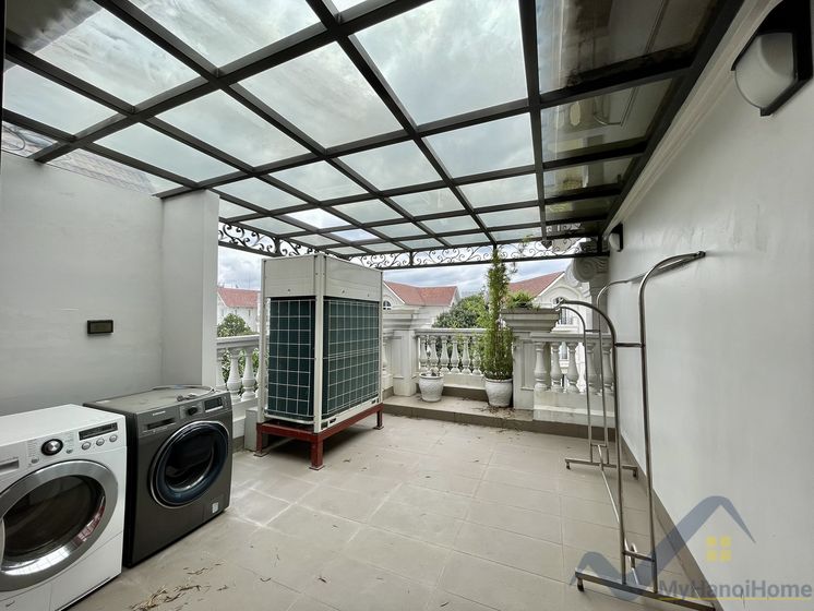 Biệt thự đơn lập cho thuê Vinhome Riverside đủ đồ, có sân vườn 20