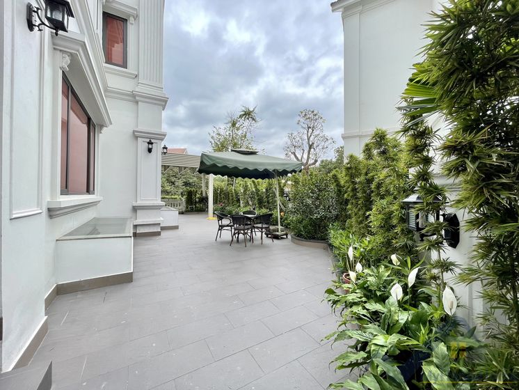 Biệt thự đơn lập cho thuê Vinhome Riverside đủ đồ, có sân vườn 4