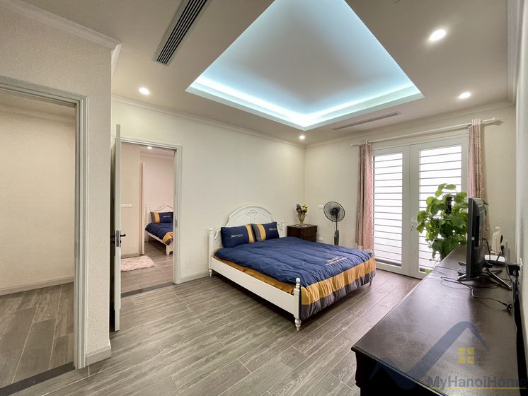 Biệt thự đơn lập cho thuê Vinhome Riverside đủ đồ, có sân vườn 8