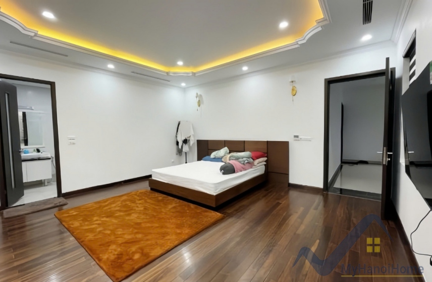 Biệt thự đơn lập cho thuê Vinhomes Riverside 4PN, có thang máy 14
