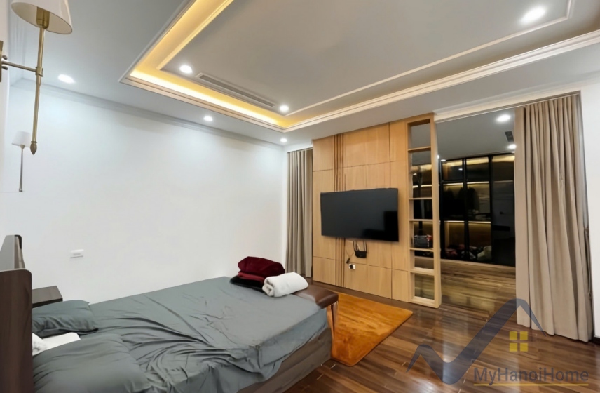 Biệt thự đơn lập cho thuê Vinhomes Riverside 4PN, có thang máy 8