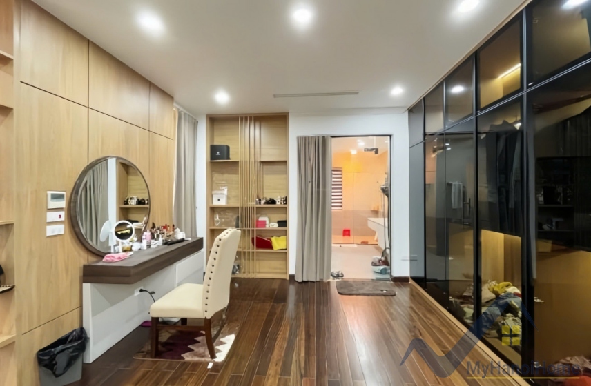 Biệt thự đơn lập cho thuê Vinhomes Riverside 4PN, có thang máy 9