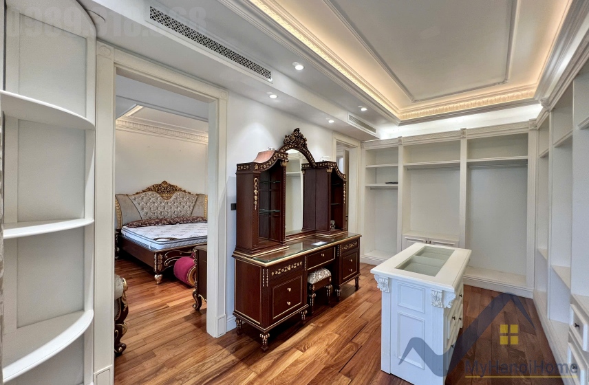 Biệt thự đơn lập cho thuê Vinhomes Riverside, thang máy, vườn rộng 12