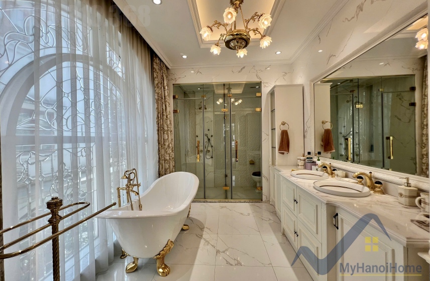 Biệt thự đơn lập cho thuê Vinhomes Riverside, thang máy, vườn rộng 13