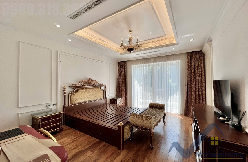 Biệt thự đơn lập cho thuê Vinhomes Riverside, thang máy, vườn rộng 16