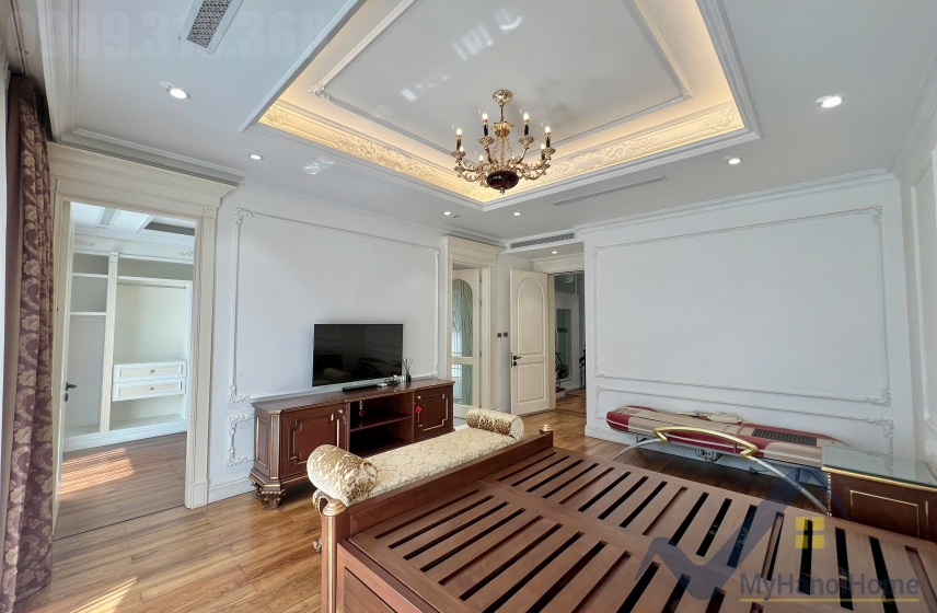 Biệt thự đơn lập cho thuê Vinhomes Riverside, thang máy, vườn rộng 17