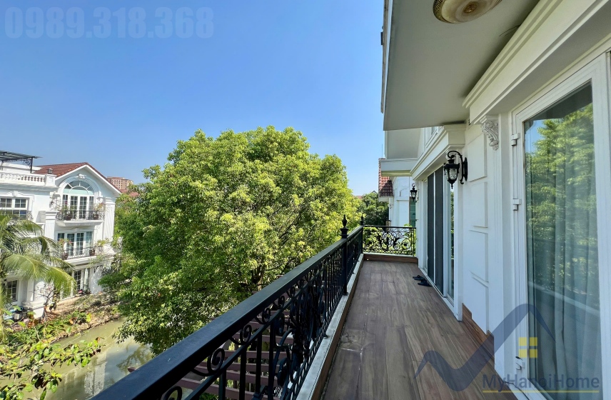 Biệt thự đơn lập cho thuê Vinhomes Riverside, thang máy, vườn rộng 22