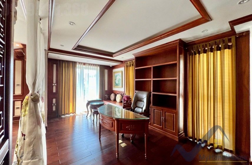 Biệt thự đơn lập cho thuê Vinhomes Riverside, thang máy, vườn rộng 23