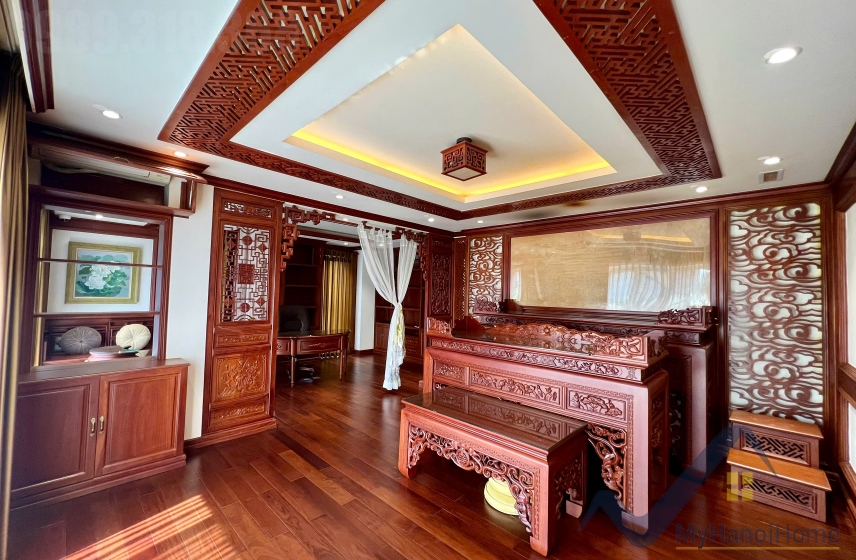 Biệt thự đơn lập cho thuê Vinhomes Riverside, thang máy, vườn rộng 24