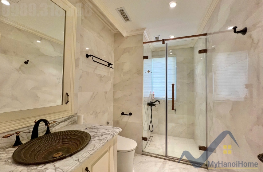 Biệt thự đơn lập cho thuê Vinhomes Riverside, thang máy, vườn rộng 25