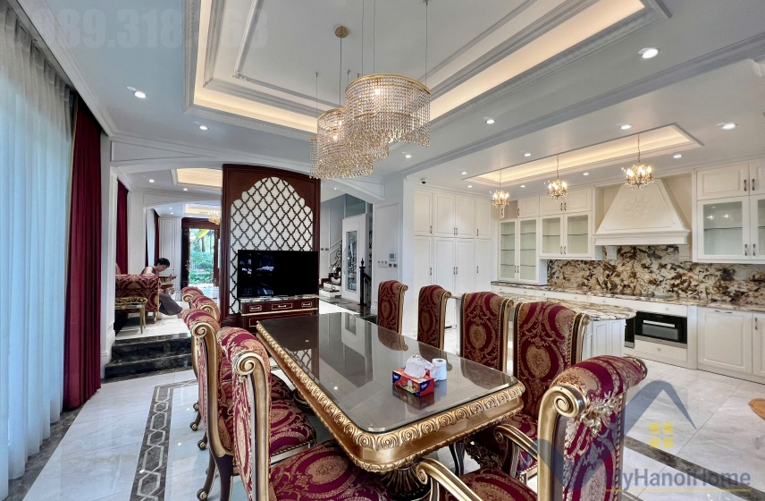 Biệt thự đơn lập cho thuê Vinhomes Riverside, thang máy, vườn rộng 4