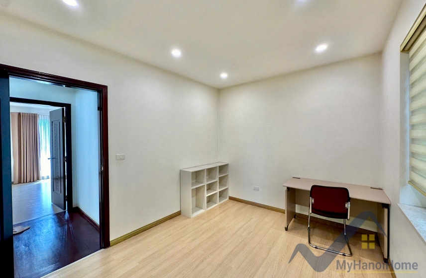 Biệt thự đơn lập nhỏ Vinhomes Riverside cho thuê gần BIS 11