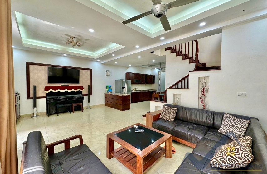 Biệt thự đơn lập nhỏ Vinhomes Riverside cho thuê gần BIS 2